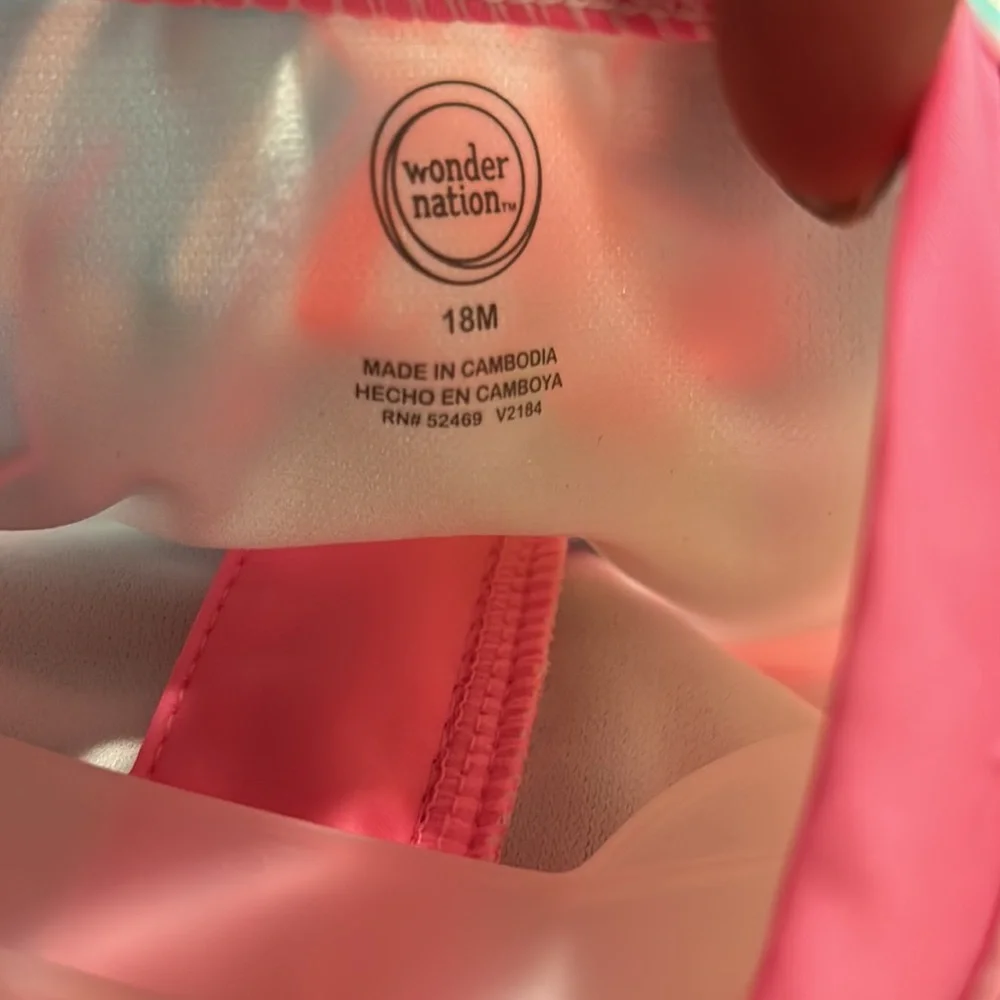 One please, Hawaii, Maui‎ themed bathing suit. NEW